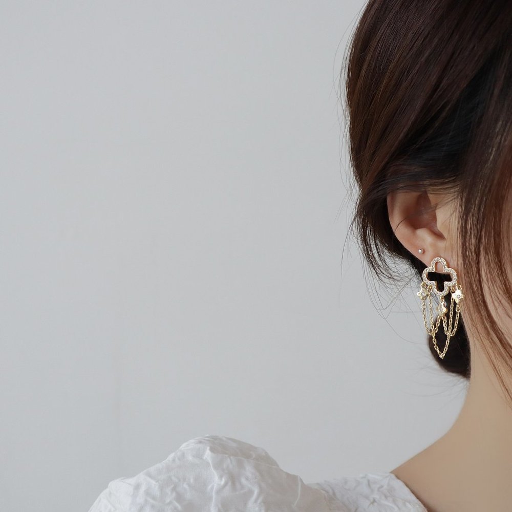 NEW 14K Gold Plated Diamond Clover Chain Earrings - Picture 2 of 5